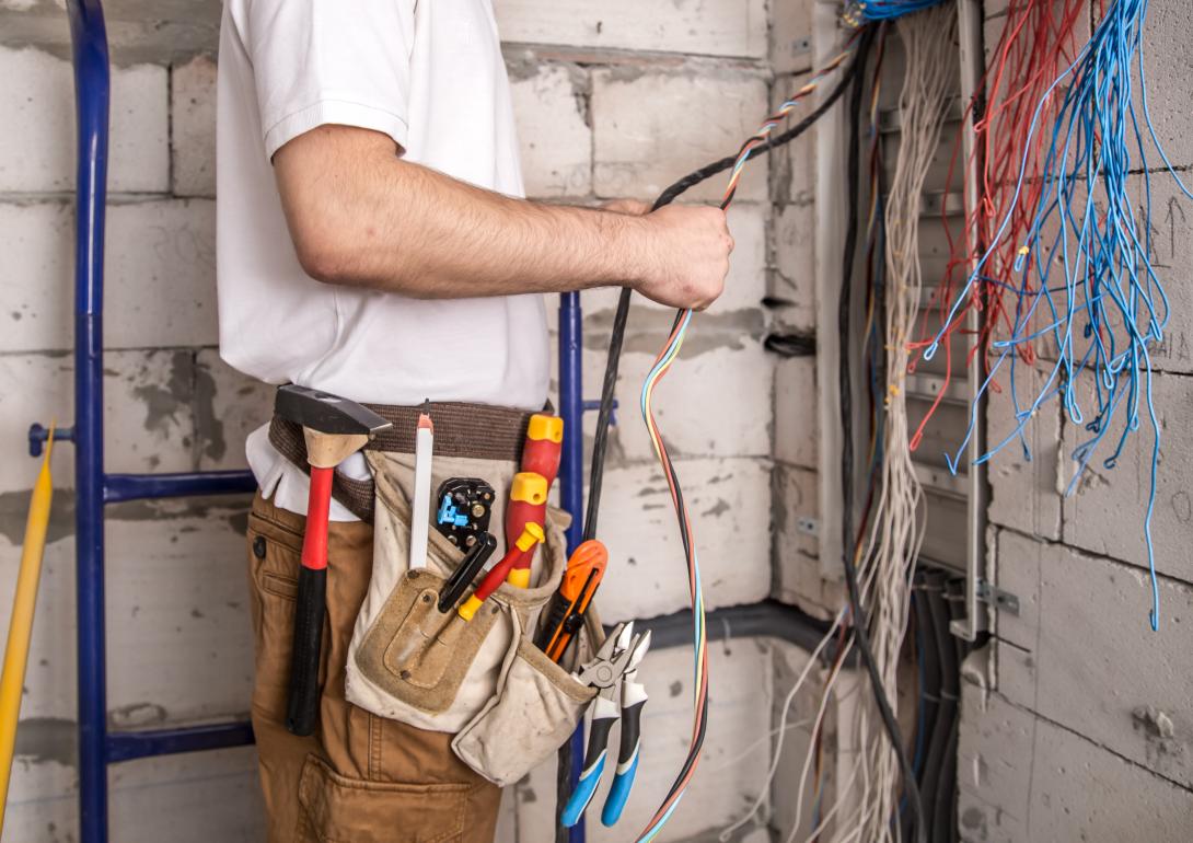  Handyman Electrician 