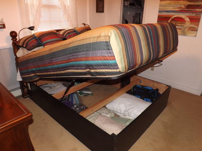 RV hydraulic bed lift