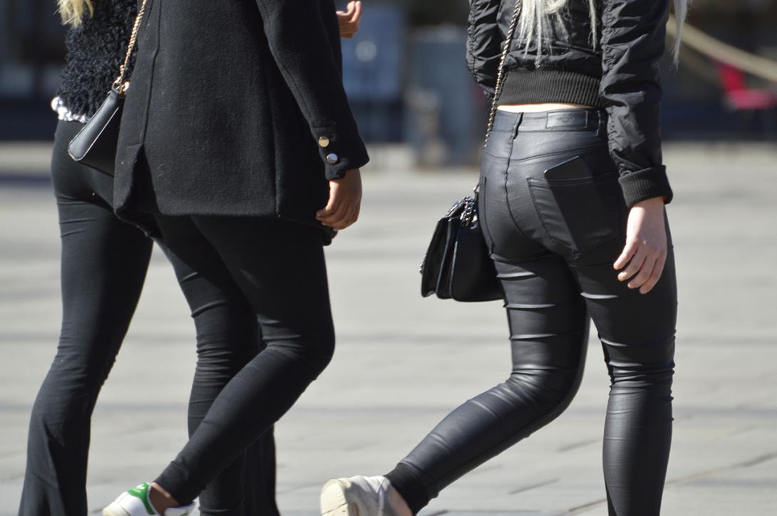 Discover a complete fashion guide to styling silver metallic pants for daily wear. Elevate your outfits with easy, chic tips and inspiration!